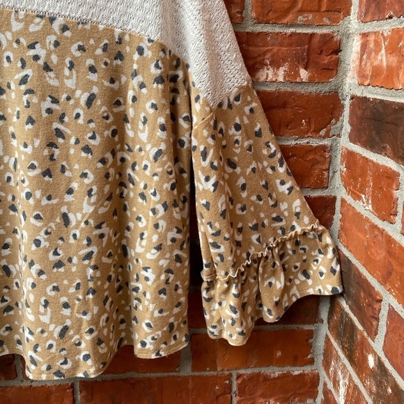 Ces Femme Womens Medium Oversized Leopard Animal Print Trumpet Sleeve Blouse - Picture 4 of 9